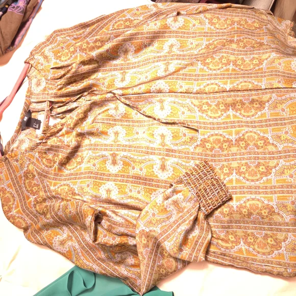 Vintage Paisley Blouse with Orange and Gold Accents - Picture 2 of 3
